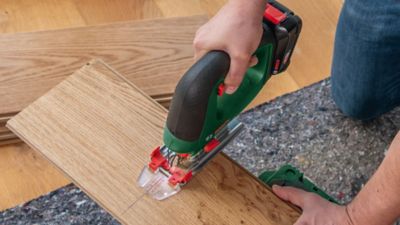 Scie sauteuse sans fil sans batterie 18 V - Pendulaire (4 niveaux) - vitesse 0-2600 rpm - Bosch UniversalSaw 18V-100
