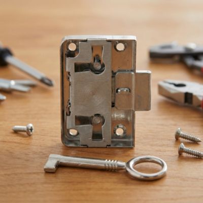 Serrure en applique l. 39 mm x H. 55 mm x EP. 9 mm