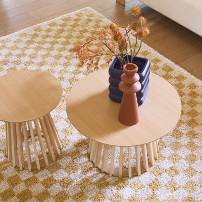 Set de 2 tables basses rondes plateau effet bois chêne et pieds en bois de sapin. D.40cm et D.60cm