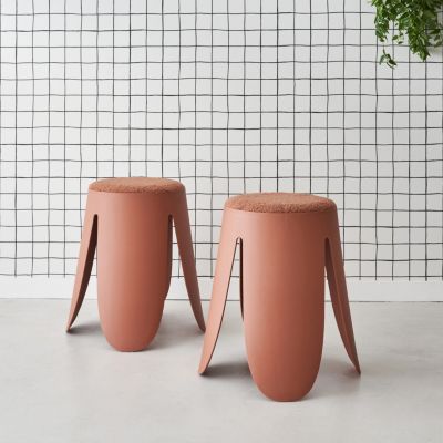 Set de 2 tabourets empilables terracotta. bouclette texturée. NIKI. D.30 / 44 x H46cm