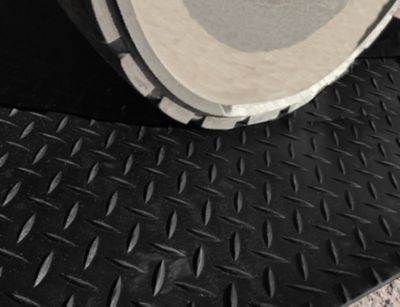 Sol PVC Composition 100% Caoutchouc Sol Caoutchouc Sol Protection Design Strié Noir Epaisseur 1MM Mesure 140X600CM