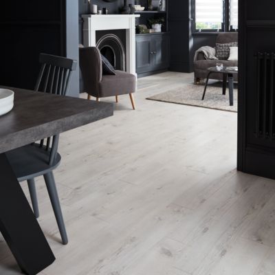 Sol stratifié à clipser effet chêne blanchi AC4 L.138 x l.24.4 cm x 8 mm, GoodHome Bilston