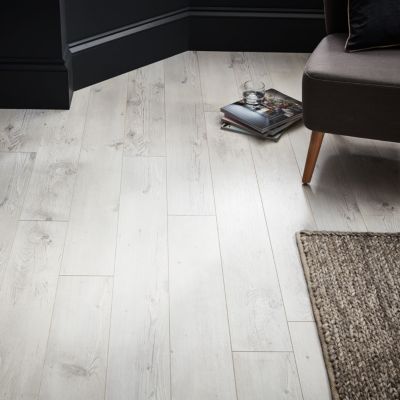 Sol stratifié à clipser effet chêne blanchi AC4 L.138 x l.24.4 cm x 8 mm, GoodHome Bilston