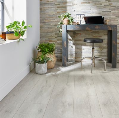Sol stratifié à clipser Newlyn chêne polaire gris L.138 x l.24.4 cm x Ep.10 mm GoodHome
