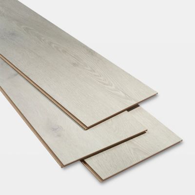 Sol stratifié à clipser Newlyn chêne polaire gris L.138 x l.24.4 cm x Ep.10 mm GoodHome