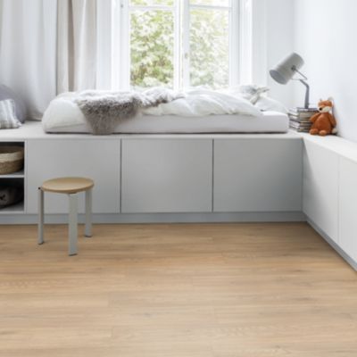 Sol stratifié Amande décor chêne naturel avec sous-couche intégrée AC5