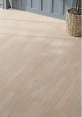 Sol stratifié Amande GoodHome, passage intense AC5, effet chêne grisé, L.138,3 cm x l.19,3 cm x ép.8 mm, résistant à l'eau