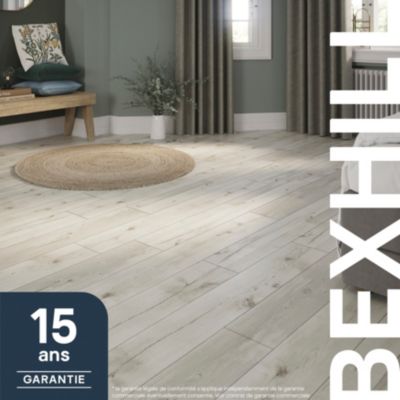 Sol stratifié clipsable Bexhill chêne blanc passage élévé AC4 ép.8 mm