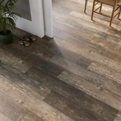 Sol stratifié clipsable Tipton chêne brun 8 mm compatible pièces humides