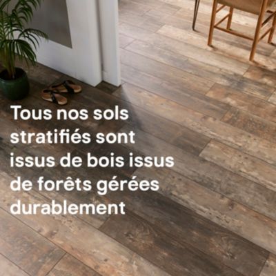 Sol stratifié clipsable Tipton chêne brun 8 mm compatible pièces humides