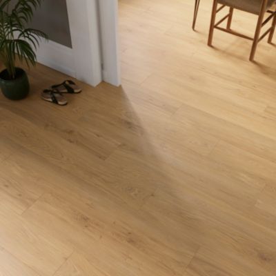 Sol stratifié clipsable Visby chêne blond 8mm compatible pièces humides