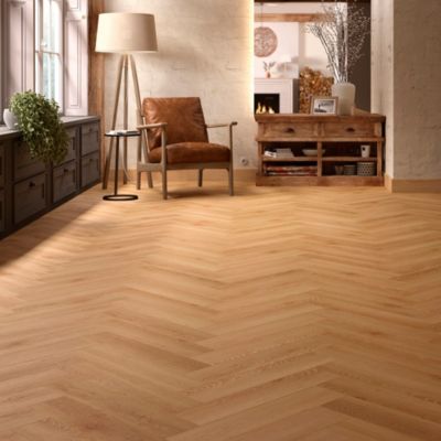 Sol stratifié Dorado bâton rompu Homflor, passage intense AC5, effet chêne blond, L.64,4 cm x l.14,3 cm x ép.8 mm, résistant à l'eau