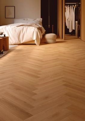 Sol stratifié Dorado bâton rompu Homflor, passage intense AC5, effet chêne blond, L.64,4 cm x l.14,3 cm x ép.8 mm, résistant à l'eau