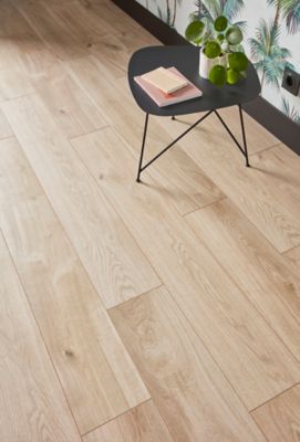 Sol stratifié effet chêne passage élevé AC4 L.128,6 cm x l.19,4 cm x ép.8 mm, Gladstone GoodHome