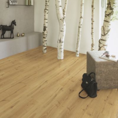 Sol stratifié Fleetwood GoodHome, passage élevé AC4, effet chêne miel, L.138,3 cm x l.19,3 cm x ép.8 mm