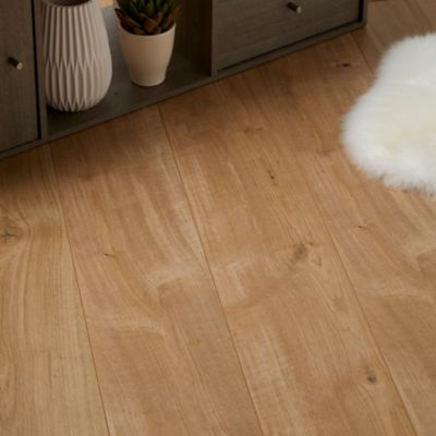 Sol stratifié Gladstone GoodHome, passage élevé AC4, effet chêne blond, L.128,6 cm x l.19,4 cm x ép.8 mm