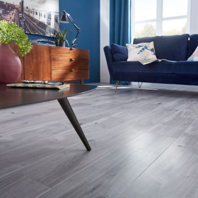 Sol stratifié Gladstone GoodHome, passage élevé AC4, effet chêne grisé, L.128,6 cm x l.19,4 cm x ép.8 mm