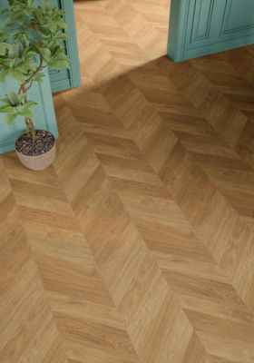 Sol stratifié Leyton GoodHome, passage intense AC5, effet chêne blond, L.133 cm x l.32,2 cm x ép.10 mm, résistant à l'eau