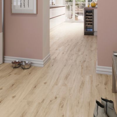 Sol stratifié Lulea GoodHome, passage élevé AC4, effet chêne blond, L.129,2 cm x l.24,6 cm x ép.8 mm, résistant à l'eau