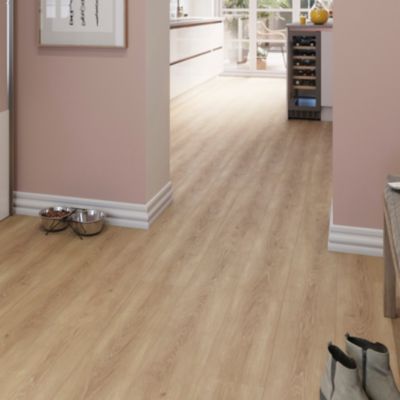 Sol stratifié Southwell GoodHome, passage intense AC5, effet chêne, L.118,37 cm x l.19,1 cm x ép.10 mm, résistant à l'eau