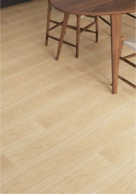 Sol stratifié Tadcaster GoodHome, passage intense AC5, effet chêne blond, L.126,1 cm x l.19,2 cm x ép.10 mm, résistant à l'eau