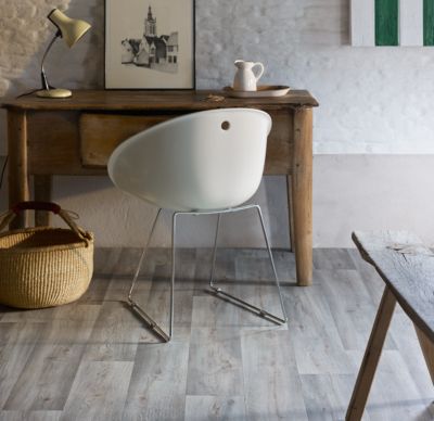 Sol vinyle rouleau Silvertex silk oak effet bois gris L.4m Beauflor