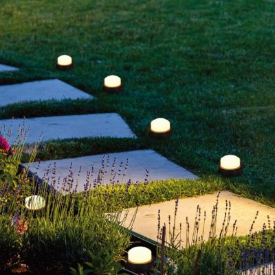 Spot de balisage solaire à planter ou fixer au mur LED Lumisky 0,09W IP65 80lm blanc chaud L.12m