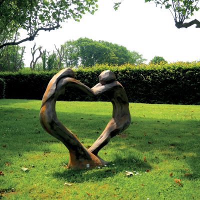 Statue extérieure Tristan et Iseult en coeur ½ rouille 30 x 75 x 102 cm