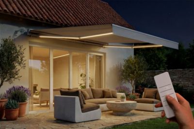 Store banne motorisé à LED semi-coffre structure blanche FAZZIO 4x3m toile beige