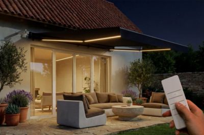 Store banne motorisé à LED semi-coffre structure grise FAZZIO 4x3m toile grise