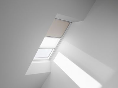 Store de fenêtre de toit occultant et tamisant Velux Duo DFD M04 beige