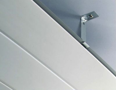 Suspension pour lambris PVC vendue par 10 Grosfillex métallique longueur 150 mm