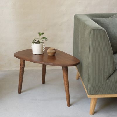 Table basse en bois massif finition noyer 62 cm