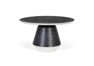 Table basse ronde entièrement réalisée en aluminium.