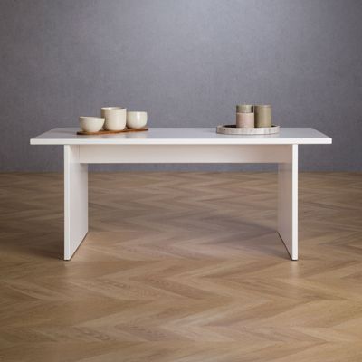 Table basse SALTO rectangulaire pour salon en bois massif blanc, 110x45 cm, élégante et minimaliste, pieds en bois