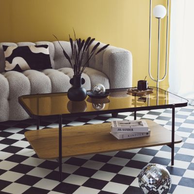 Table basse vintage en métal noir avec 2 plateaux (verre et décor bois). bords arrondis