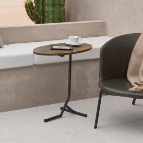 Table d'appoint ovale Karlebo 55 x 60 x 30 cm effet bois foncé en.casa