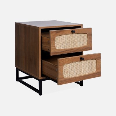 Table de chevet en décor bois et cannage avec pieds et poignées en métal noir