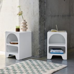 Table de chevet organique effet bois blanc. plusieurs niches 2 compartiments de rangement (lot de 2)