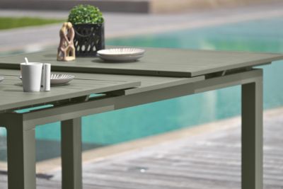 Table de jardin à rallonge automatique Miami en aluminium coloris kaki L.180/240 x l.100 x H.77 cm - DCB GARDEN