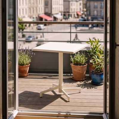 Table de jardin carrée bistrot avec plateau rabattable 70 cm ivoire Palavas  Oviala