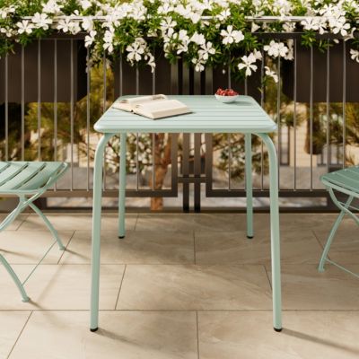 Table de jardin carrée en métal vert clair 4 personnes - Yumi