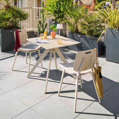 Table de jardin carrée "Terzano" vanille & argile 2 places en aluminium - Hespéride