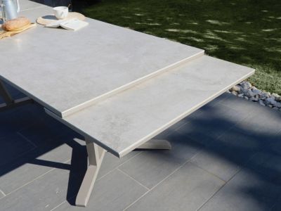 Table de jardin extensible Absolu crème céramique Downtown Proloisirs L.180/280 x l.100 x H.76,5 cm