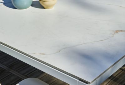Table de jardin extensible Absolu Proloisirs céramique mat coloris Dual blanc châssis blanc P.100 cm x L.180/280 cm x H.77.5 cm
