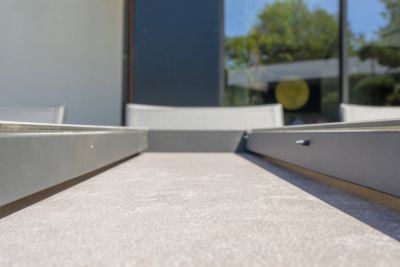 Table de jardin extensible Stockholm en aluminium et céramique coloris gris anthracite L.200/300 x l.96 x H.76 cm - DCB GARDEN