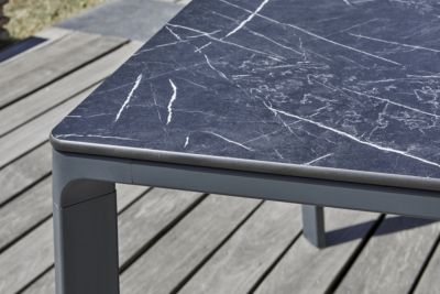 Table de jardin Meet en aluminium coloris noir L.147 x l.77 x H.73 cm