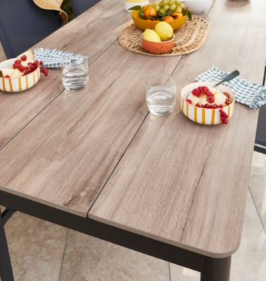 Table de jardin THILIA en Duraboard® et aluminium coloris noir - 8 personnes