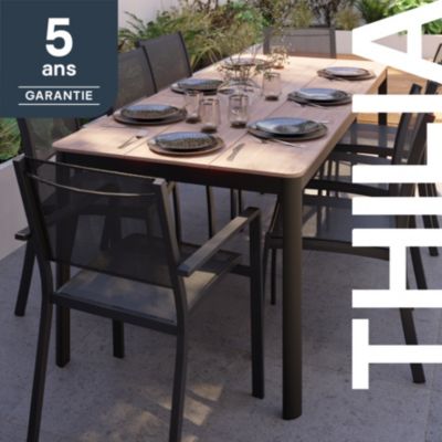 Table de jardin THILIA en Duraboard® et aluminium coloris noir - 8 personnes