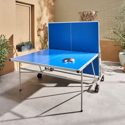 Table de ping pong OUTDOOR bleue - table pliable avec 4 raquettes et 6 balles. pour utilisation extérieure. sport tennis de table